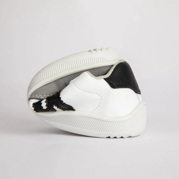 Zapatos minimalistas Barefoot para niños y niñas, zapatillas de punta ancha, informales, planos para caminar ZZFABER – Letra gris